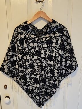 Coco + Carmen Black and Cream Floral Fringe Poncho
